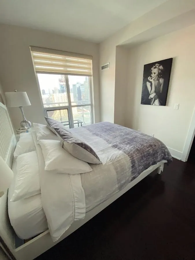 Luxury Condo On Cn Tower Toronto